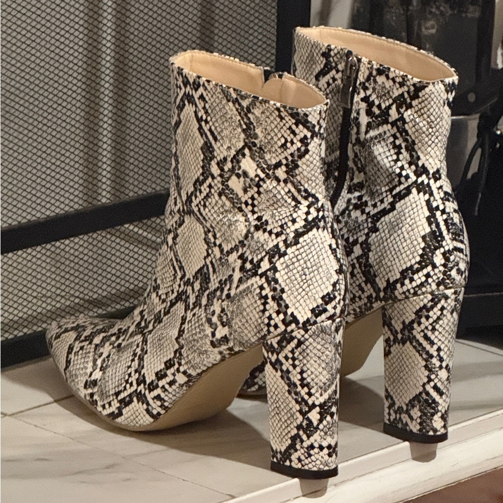 ANIMAL PRINT FAUX ANKLE BOOTS - SZ  41 (10)